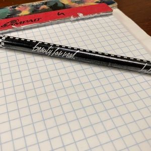 Née Beauty For Real Finish Line 24-7 liquid eyeliner